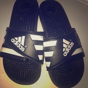 Addias slides